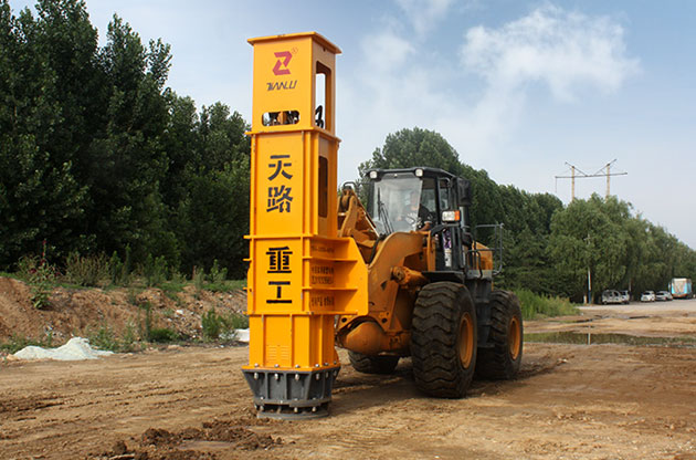 高速液压夯实机解决公路沉降问题